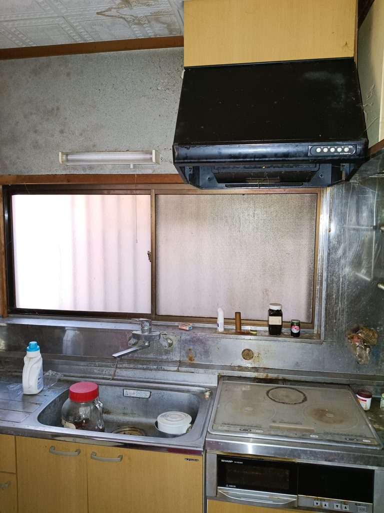 大手町の空き家の台所
